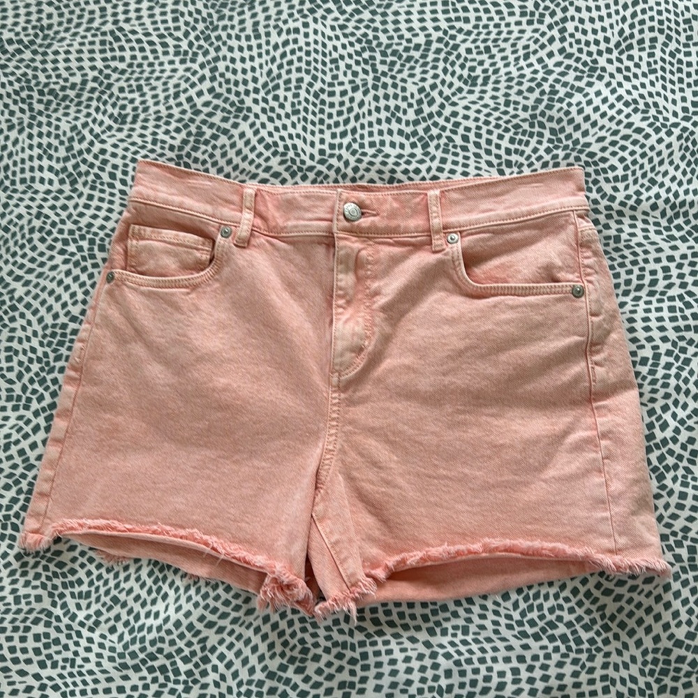 Loft Peach denim shorts in size 27/4